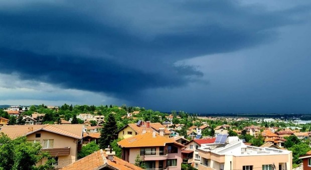 Половин България е предупредена за днес, но не за жеги!